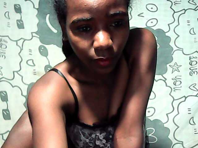 LandiQueen12 live cam on BongaCams