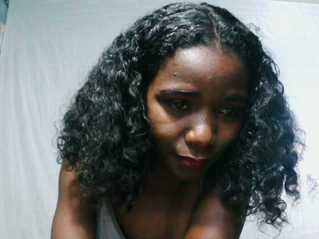LandiQueen12 live cam on BongaCams