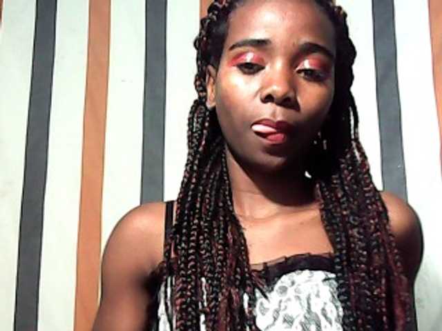 LandiQueen12 live cam on BongaCams
