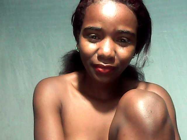 LandiQueen12 live cam on BongaCams