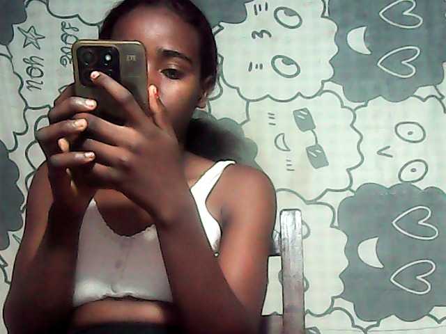 LandiQueen12 live cam on BongaCams