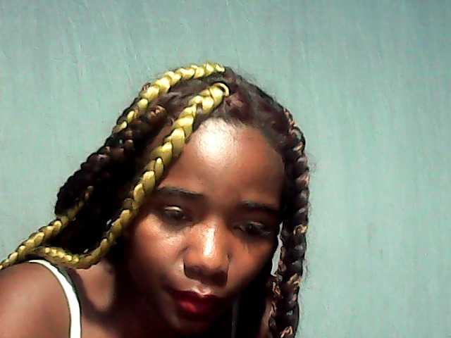LandiQueen12 live cam on BongaCams