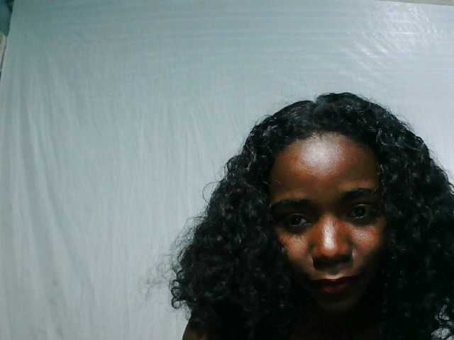 LandiQueen12 live cam on BongaCams