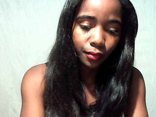LandiQueen12 live cam on BongaCams