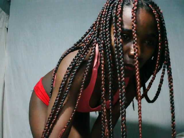 LandiQueen12 live cam on BongaCams