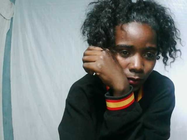 LandiQueen12 live cam on BongaCams