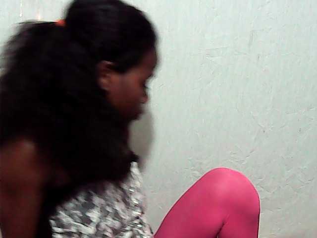 LandiQueen12 live cam on BongaCams