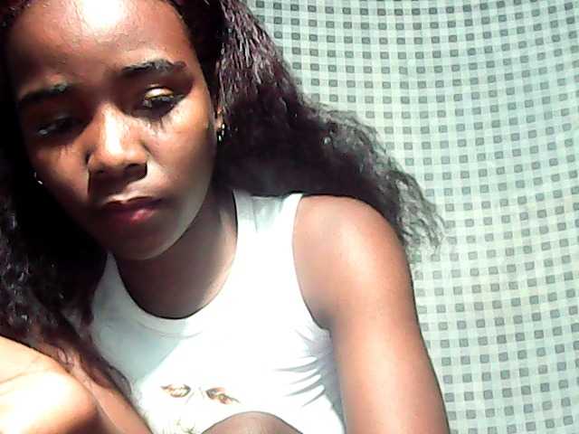 LandiQueen12 live cam on BongaCams