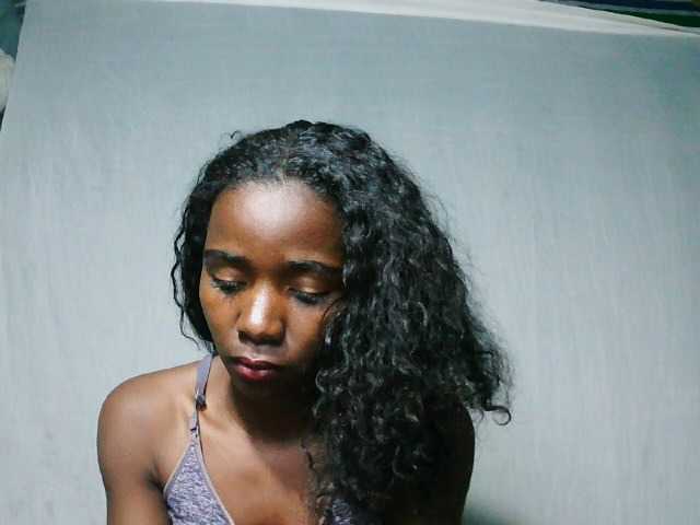 LandiQueen12 live cam on BongaCams