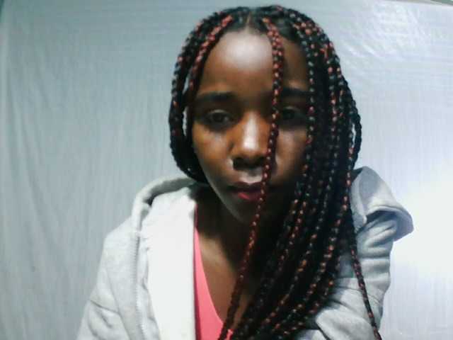 LandiQueen12 live cam on BongaCams