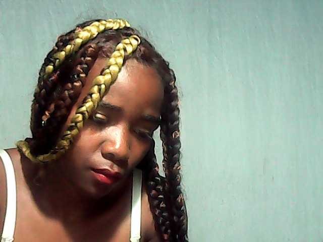 LandiQueen12 live cam on BongaCams