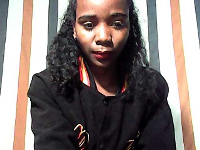 LandiQueen12 live cam on BongaCams