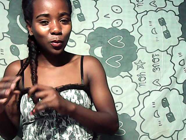 LandiQueen12 live cam on BongaCams