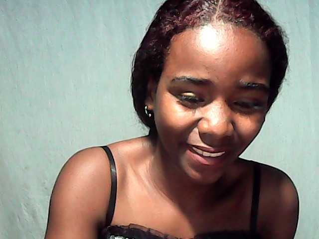 LandiQueen12 live cam on BongaCams
