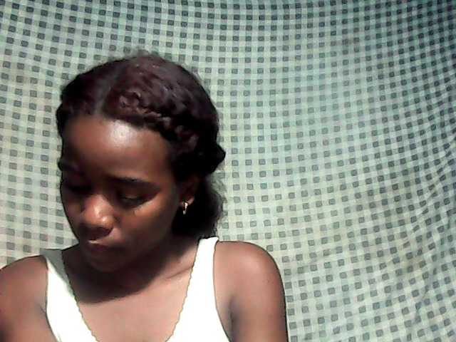 LandiQueen12 live cam on BongaCams