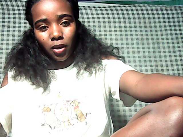 LandiQueen12 live cam on BongaCams