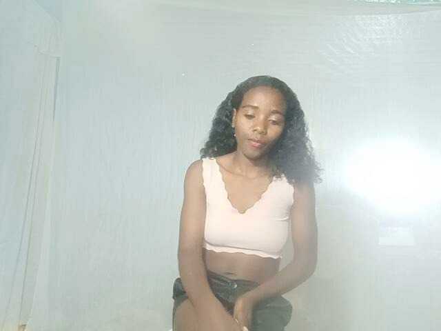 LandiQueen12 live cam on BongaCams