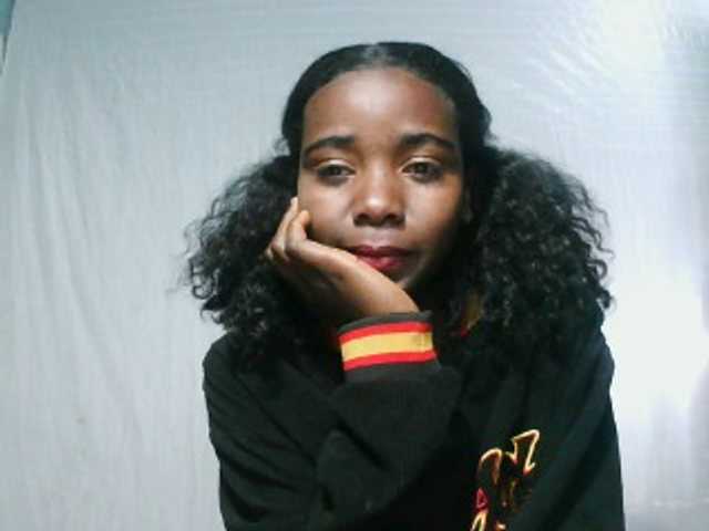 LandiQueen12 live cam on BongaCams