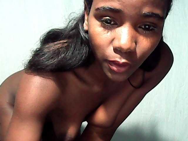 LandiQueen12 live cam on BongaCams