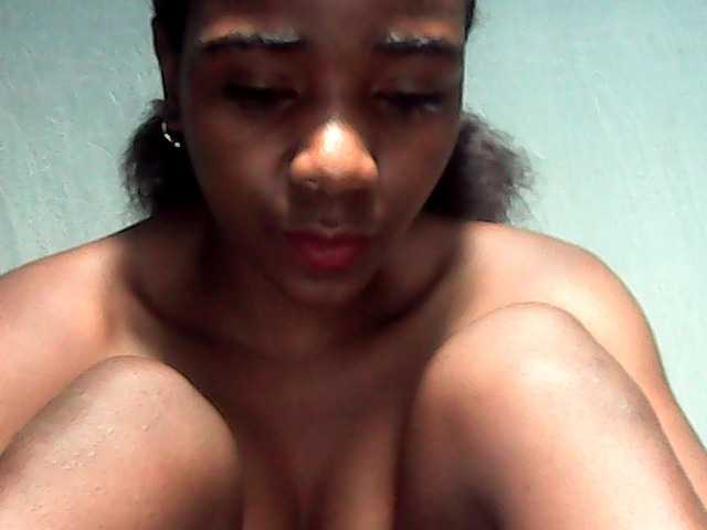LandiQueen12 live cam on BongaCams