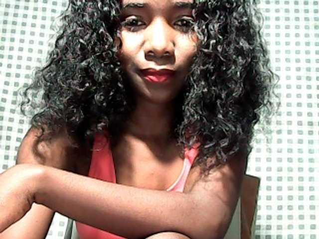 LandiQueen12 live cam on BongaCams