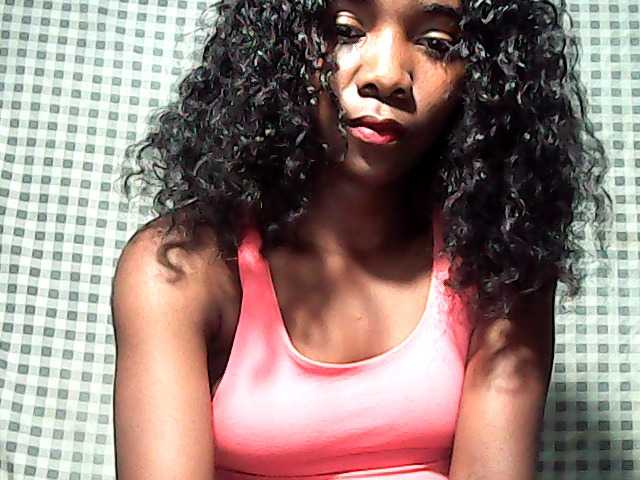 LandiQueen12 live cam on BongaCams