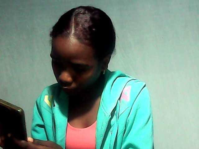 LandiQueen12 live cam on BongaCams