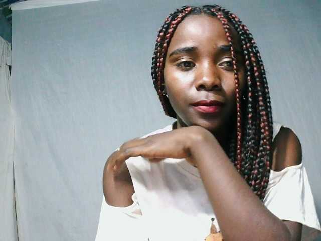 LandiQueen12 live cam on BongaCams