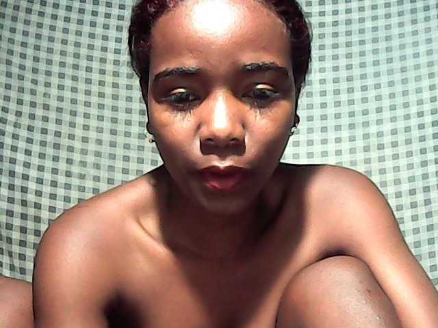 LandiQueen12 live cam on BongaCams