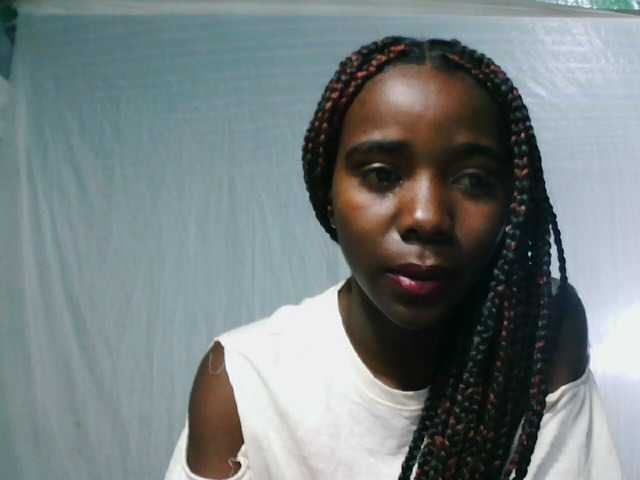 LandiQueen12 live cam on BongaCams