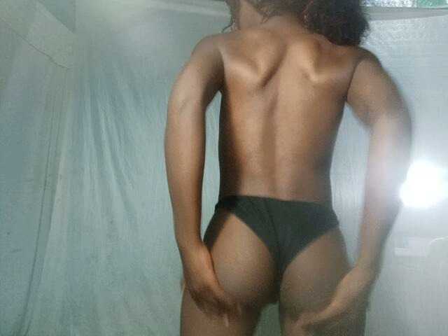 LandiQueen12 live cam on BongaCams