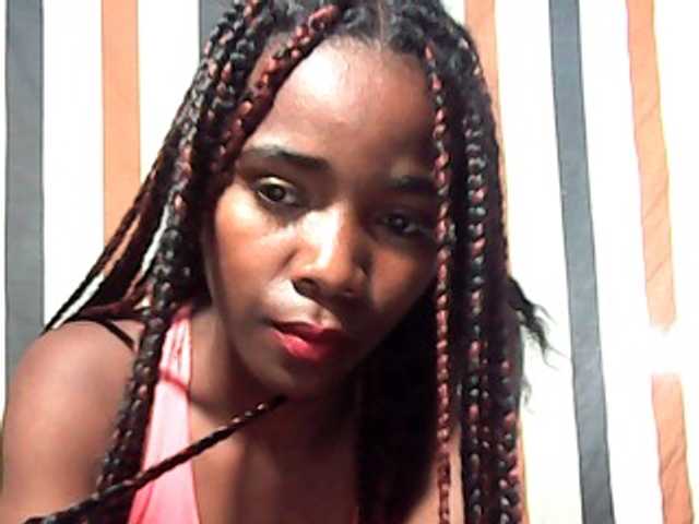 LandiQueen12 live cam on BongaCams