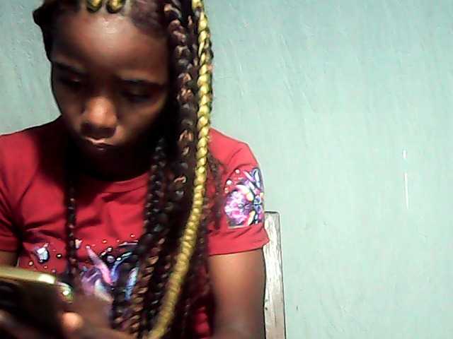 LandiQueen12 live cam on BongaCams