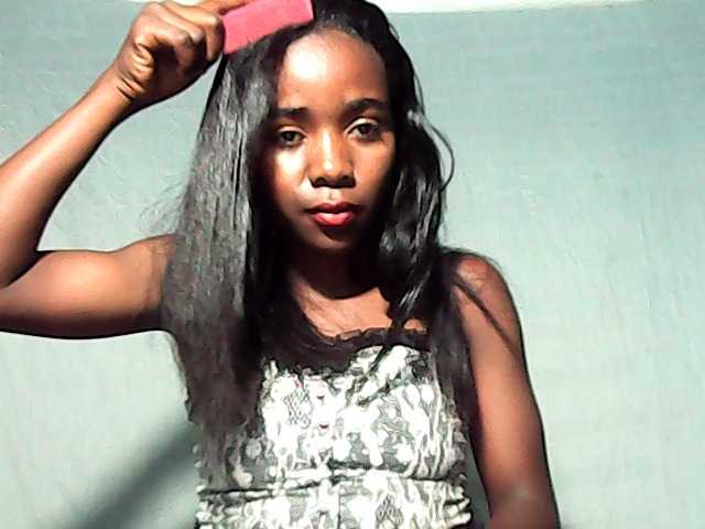 LandiQueen12 live cam on BongaCams