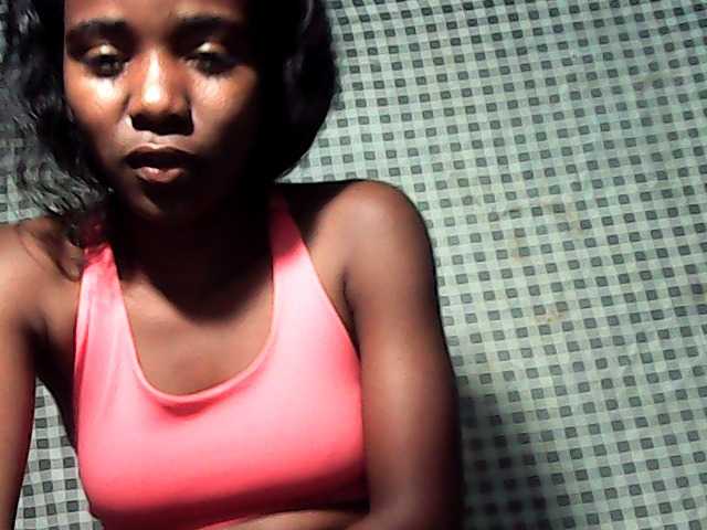 LandiQueen12 live cam on BongaCams