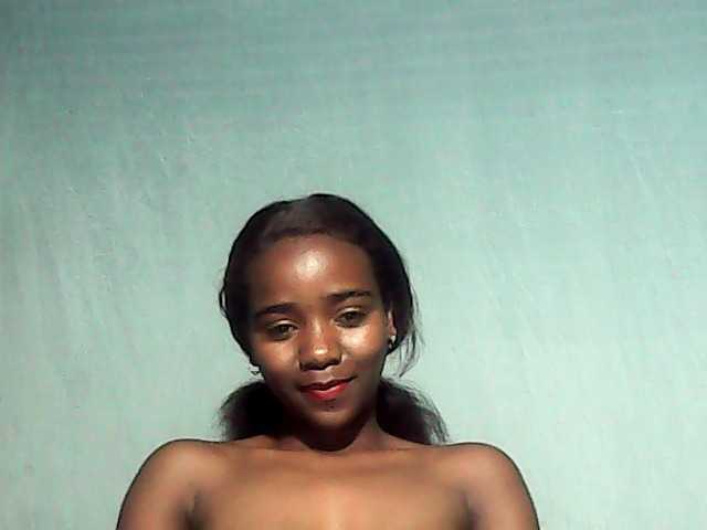LandiQueen12 live cam on BongaCams