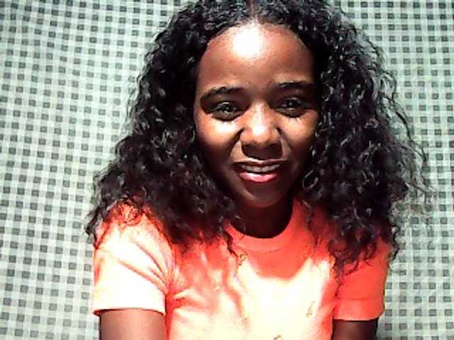 LandiQueen12 webcam bongacams model stream image