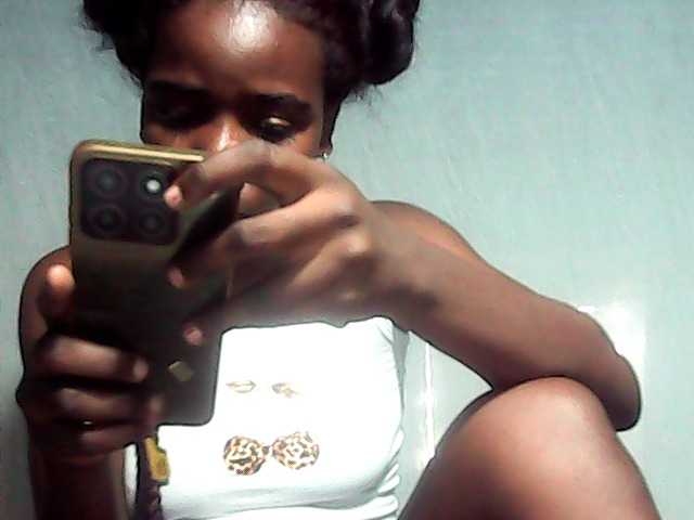 LandiQueen12 live cam on BongaCams