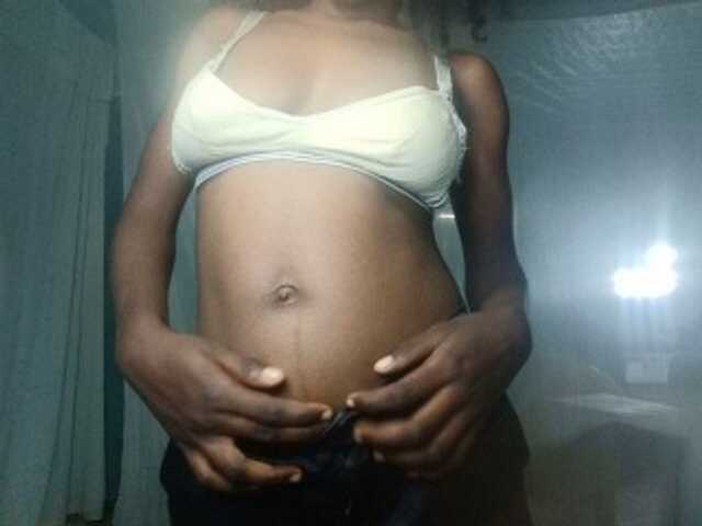 LandiQueen12 live cam on BongaCams