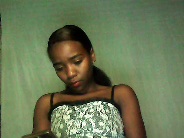 LandiQueen12 live cam on BongaCams