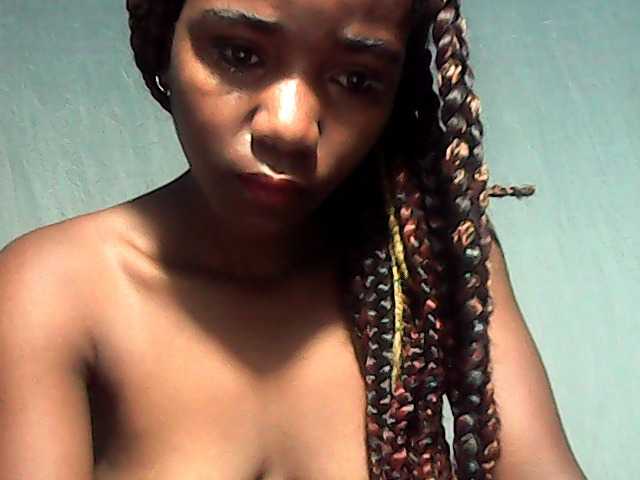 LandiQueen12 live cam on BongaCams