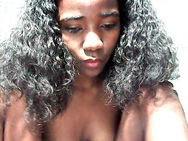 LandiQueen12 live cam on BongaCams