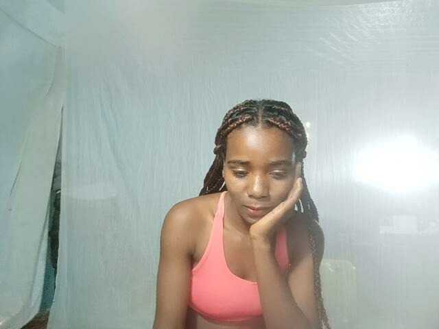 LandiQueen12 live cam on BongaCams