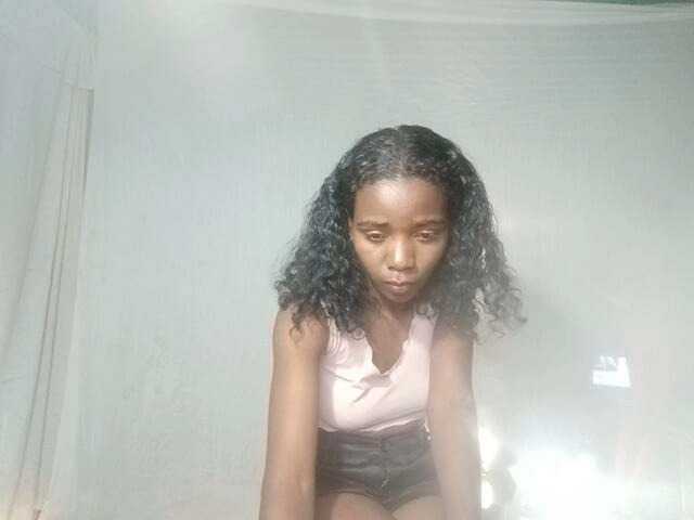LandiQueen12 live cam on BongaCams