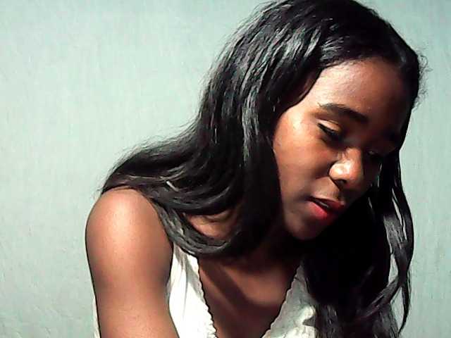 LandiQueen12 — live female cam