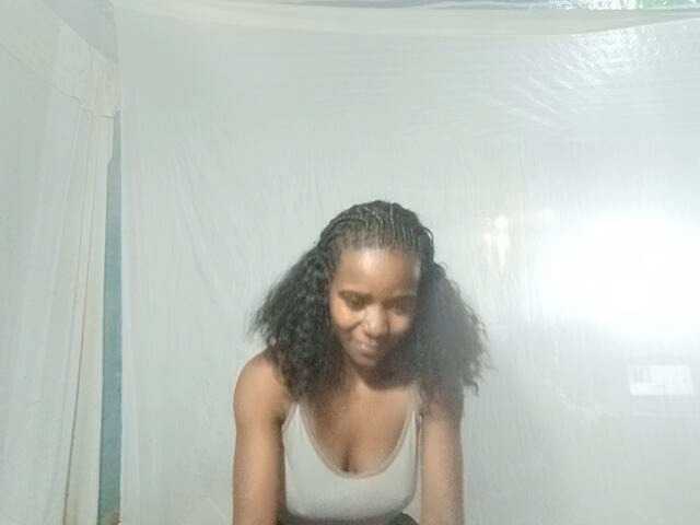 LandiQueen12 live cam on BongaCams