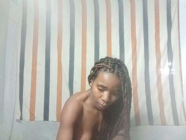 LandiQueen12 live cam on BongaCams