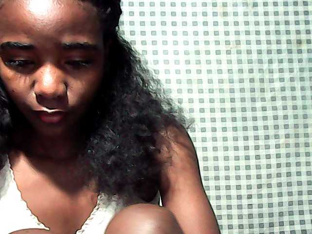 LandiQueen12 live cam on BongaCams