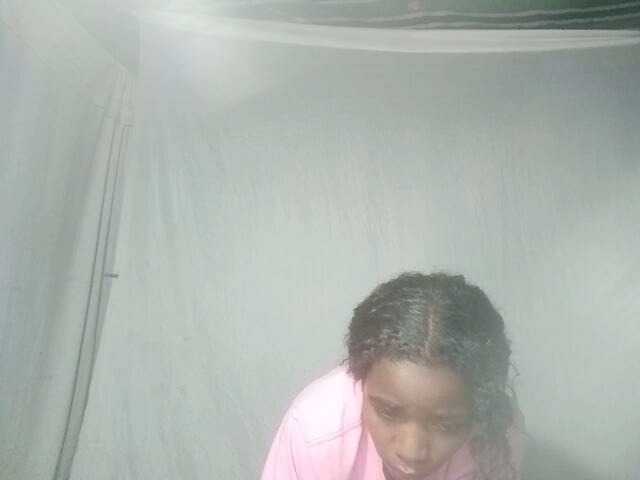 LandiQueen12 live cam on BongaCams