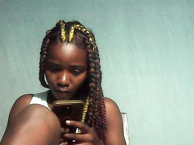 LandiQueen12 live cam on BongaCams